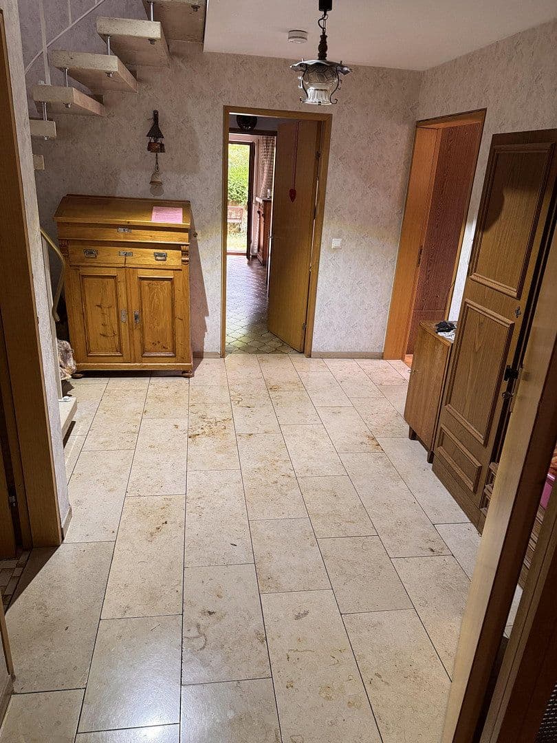 Prodej domu 197 m², pozemek 452 m², Fürstenbergstraße 14, Münsingen, Bádensko-Württembersko Prodej domu 197 m², pozemek 452 m², Fürstenbergstraße 14, Münsingen, Bádensko-Württembersko