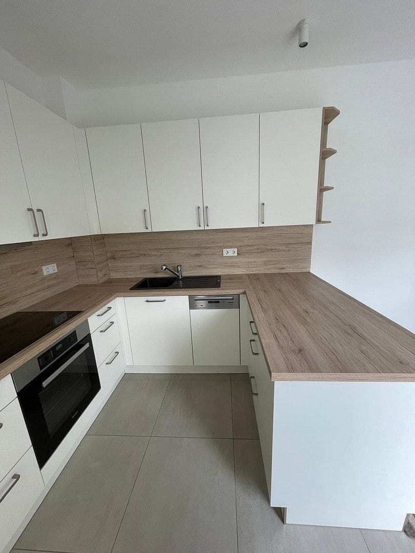 Pronájem bytu 2+1 76 m², Pastor-Hellen-Str.1, Troisdorf, Severní Porýní-Vestfálsko Pronájem bytu 2+1 76 m², Pastor-Hellen-Str.1, Troisdorf, Severní Porýní-Vestfálsko
