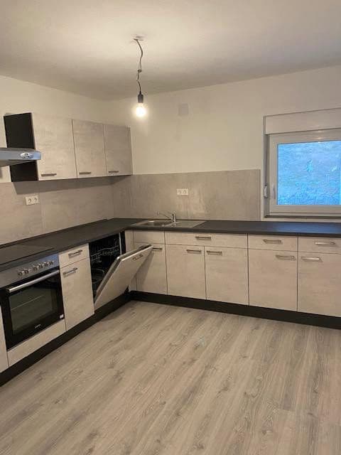 Pronájem bytu 3+1 60 m², Frankenheimerstraße 33, Schillingsfürst, Bavorsko Pronájem bytu 3+1 60 m², Frankenheimerstraße 33, Schillingsfürst, Bavorsko