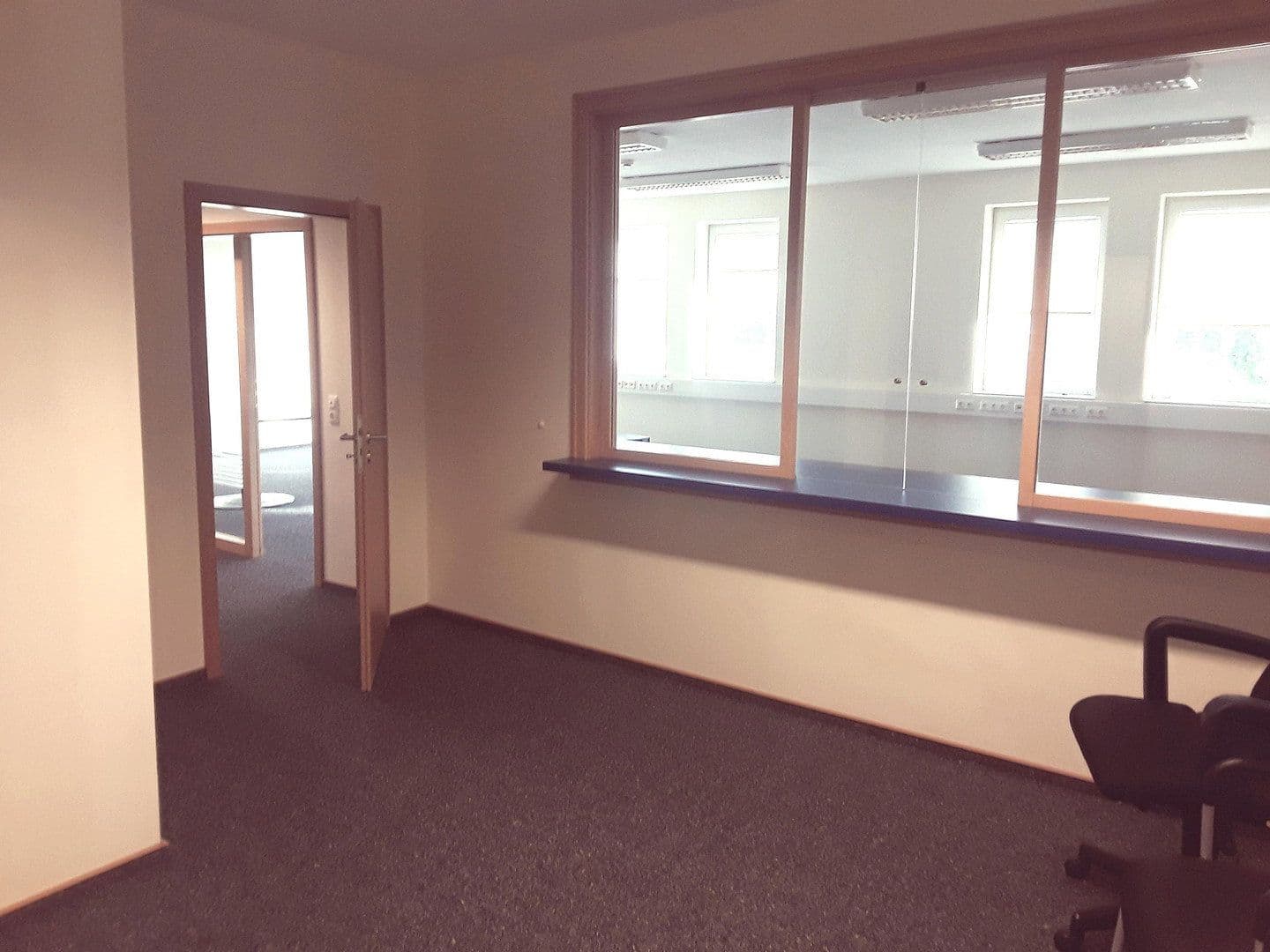 Pronájem kanceláře 258 m², Südbrookmerland, Dolní Sasko Pronájem kanceláře 258 m², Südbrookmerland, Dolní Sasko