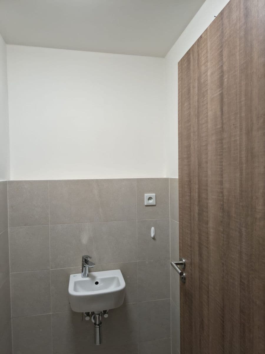 Pronájem bytu 2+kk 71 m², Dagmar Burešové, Praha, Praha Pronájem bytu 2+kk 71 m², Dagmar Burešové, Praha, Praha