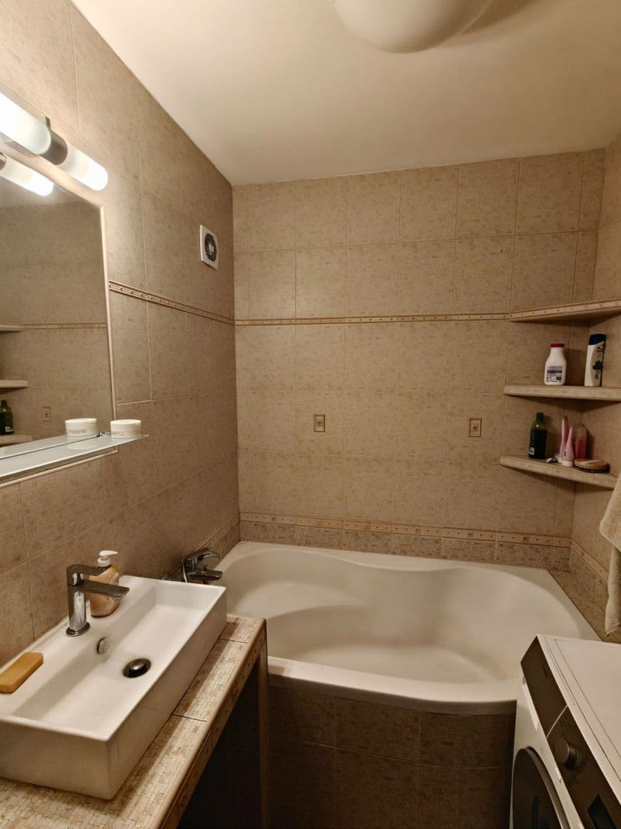 Prodej bytu 3+1 67 m², Krynická, Praha, Praha Prodej bytu 3+1 67 m², Krynická, Praha, Praha