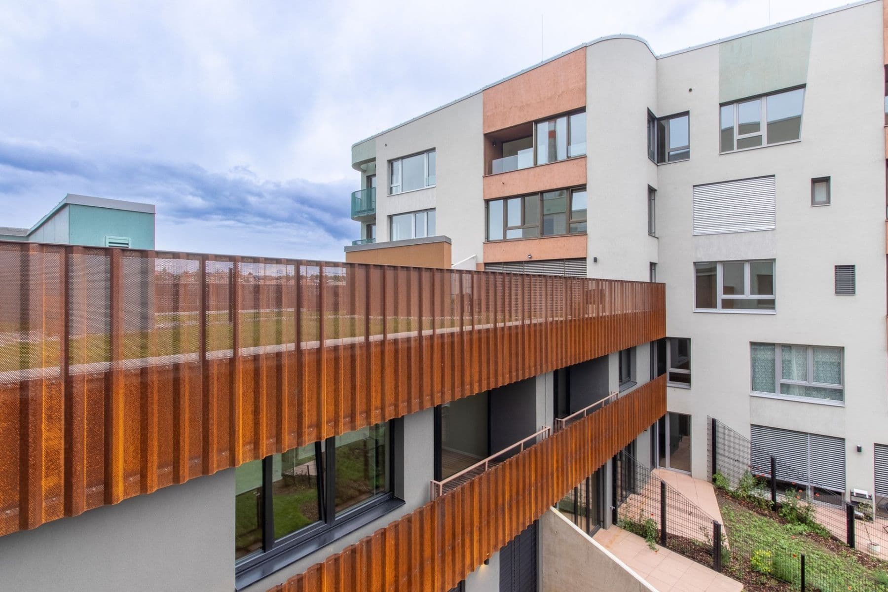 Pronájem bytu 1+kk 37 m², U Komína, Praha, Praha Pronájem bytu 1+kk 37 m², U Komína, Praha, Praha