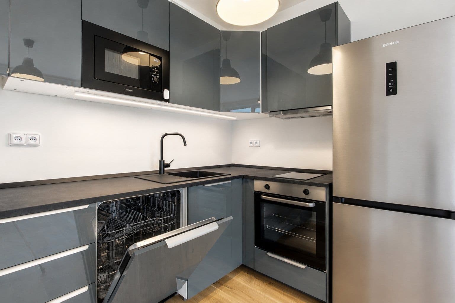 Pronájem bytu 1+kk 37 m², U Komína, Praha, Praha Pronájem bytu 1+kk 37 m², U Komína, Praha, Praha