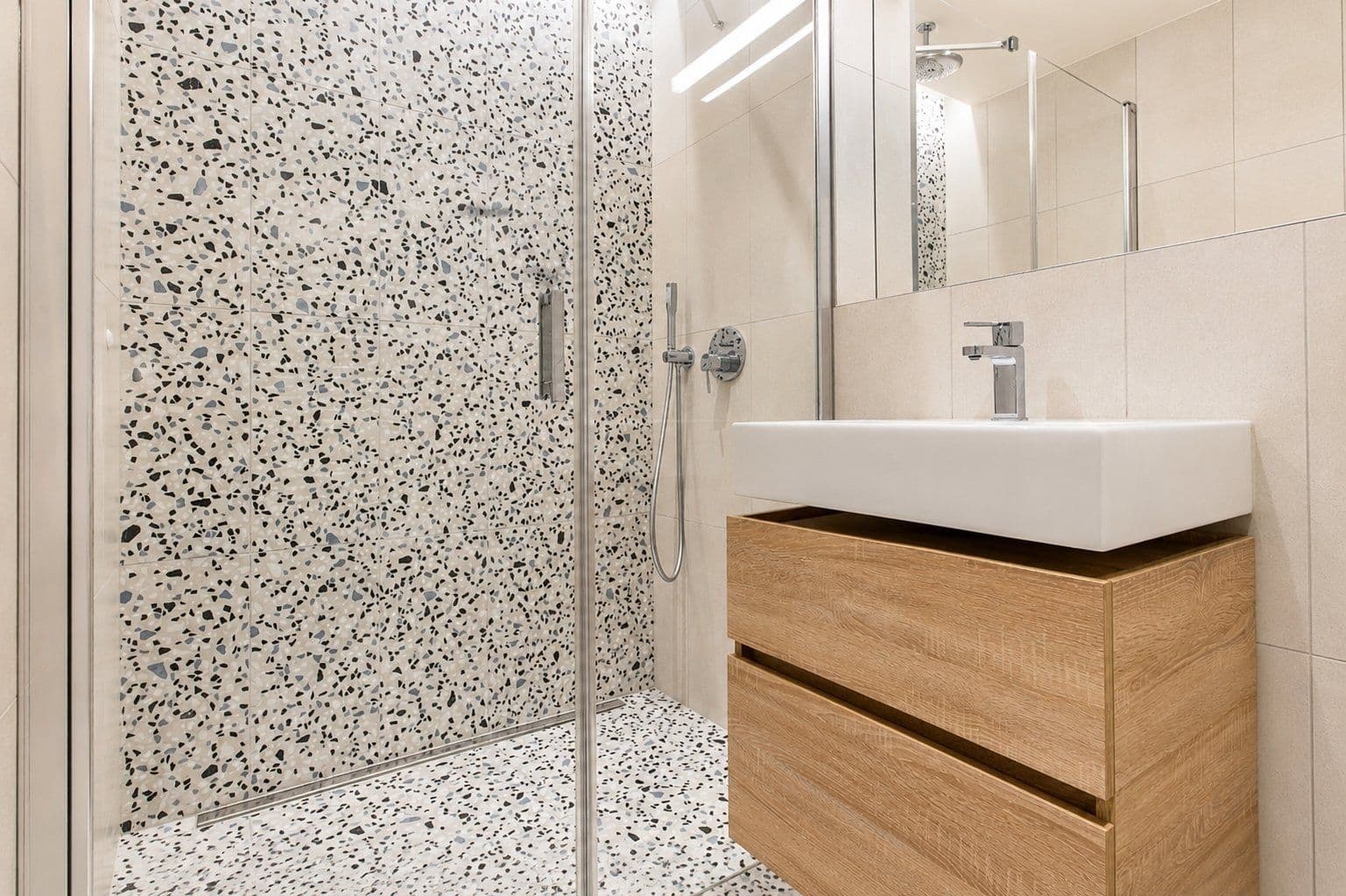 Pronájem bytu 1+kk 37 m², U Komína, Praha, Praha Pronájem bytu 1+kk 37 m², U Komína, Praha, Praha