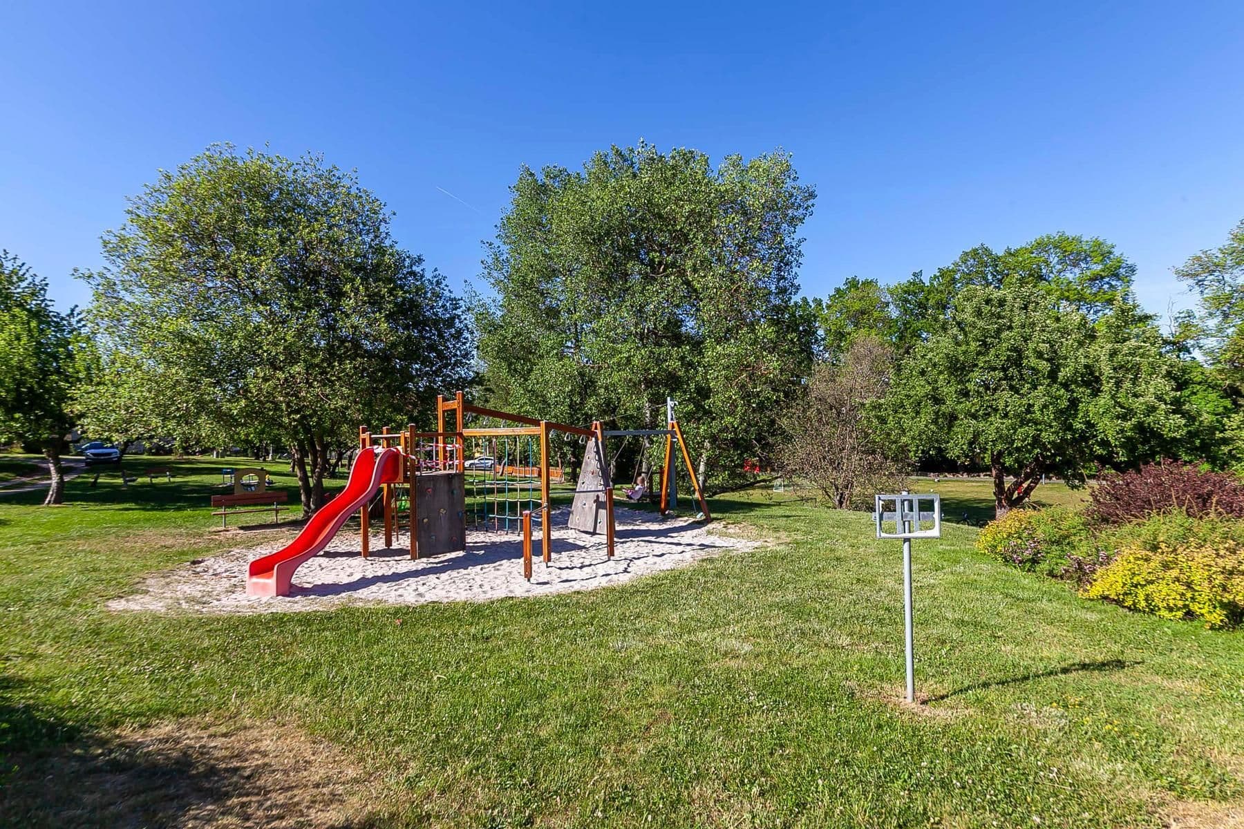 Prodej pozemku 4.612 m², Hluboš, Středočeský kraj Prodej pozemku 4.612 m², Hluboš, Středočeský kraj