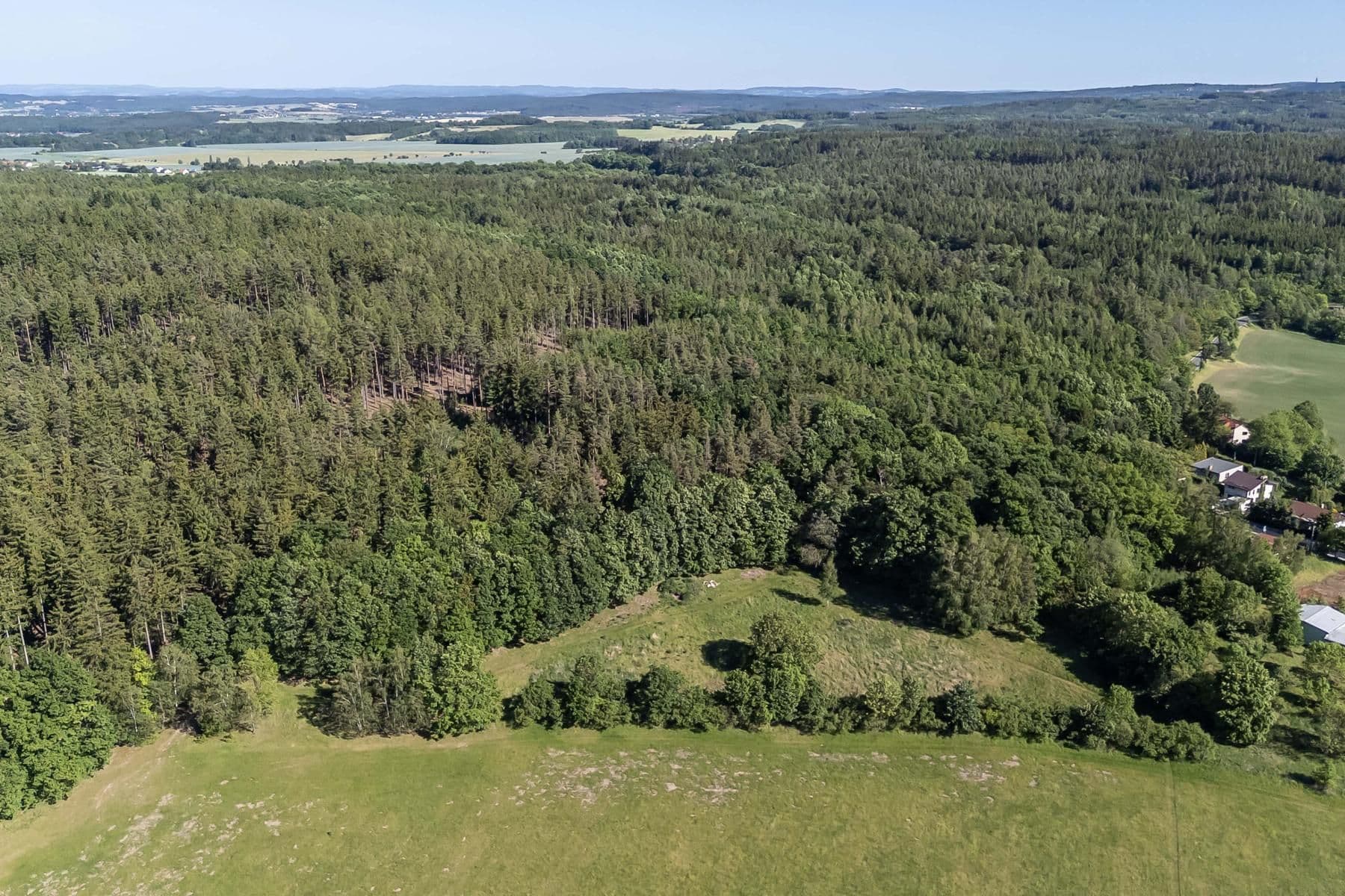 Prodej pozemku 4.612 m², Hluboš, Středočeský kraj Prodej pozemku 4.612 m², Hluboš, Středočeský kraj