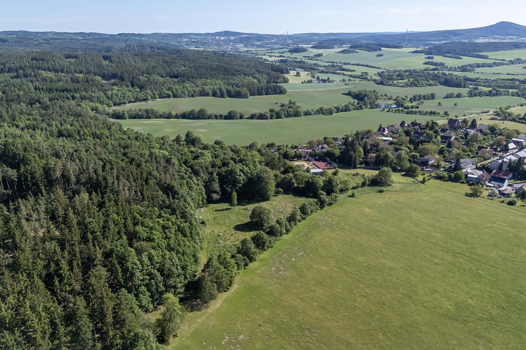Prodej pozemku 4.612 m², Hluboš, Středočeský kraj Prodej pozemku 4.612 m², Hluboš, Středočeský kraj