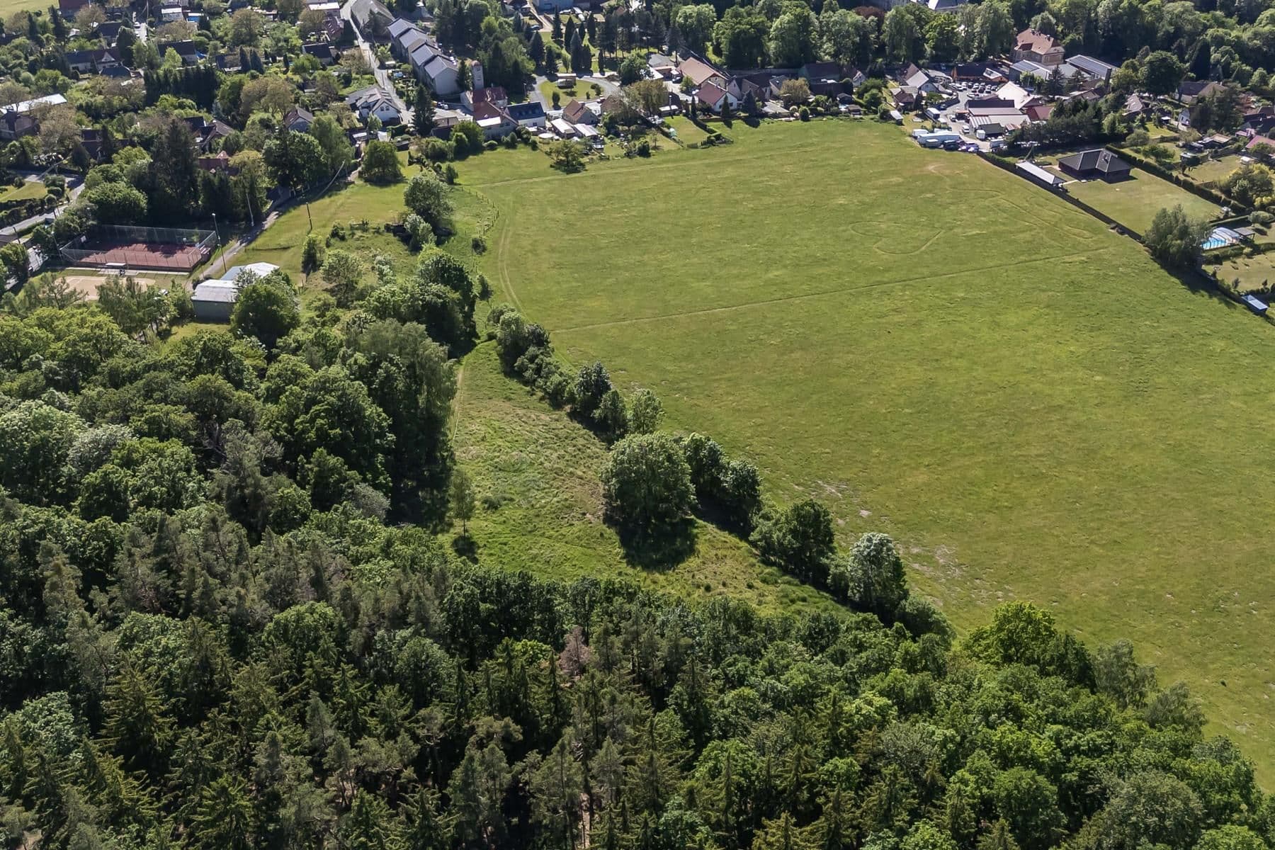 Prodej pozemku 4.612 m², Hluboš, Středočeský kraj Prodej pozemku 4.612 m², Hluboš, Středočeský kraj