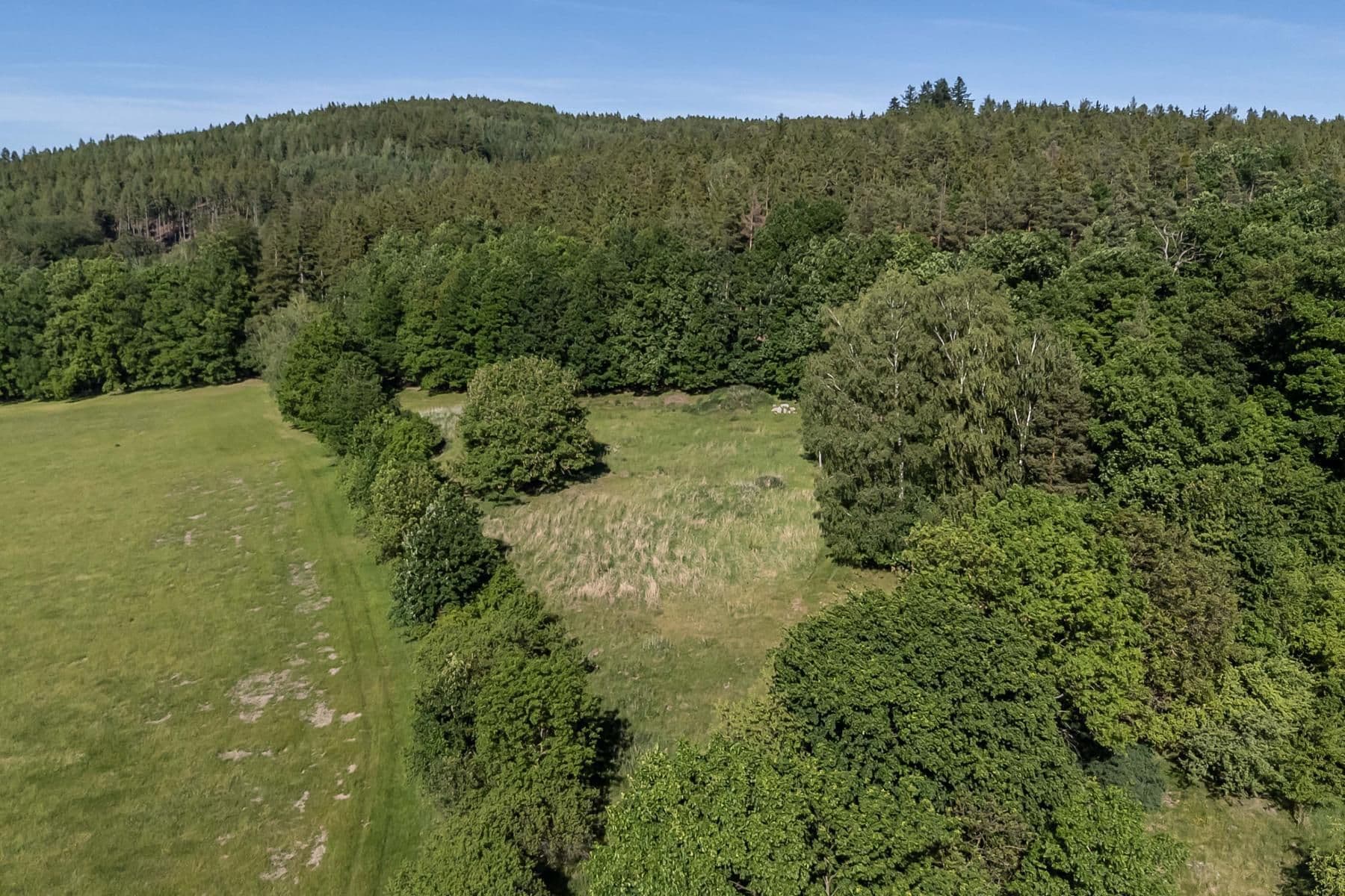 Prodej pozemku 4.612 m², Hluboš, Středočeský kraj Prodej pozemku 4.612 m², Hluboš, Středočeský kraj