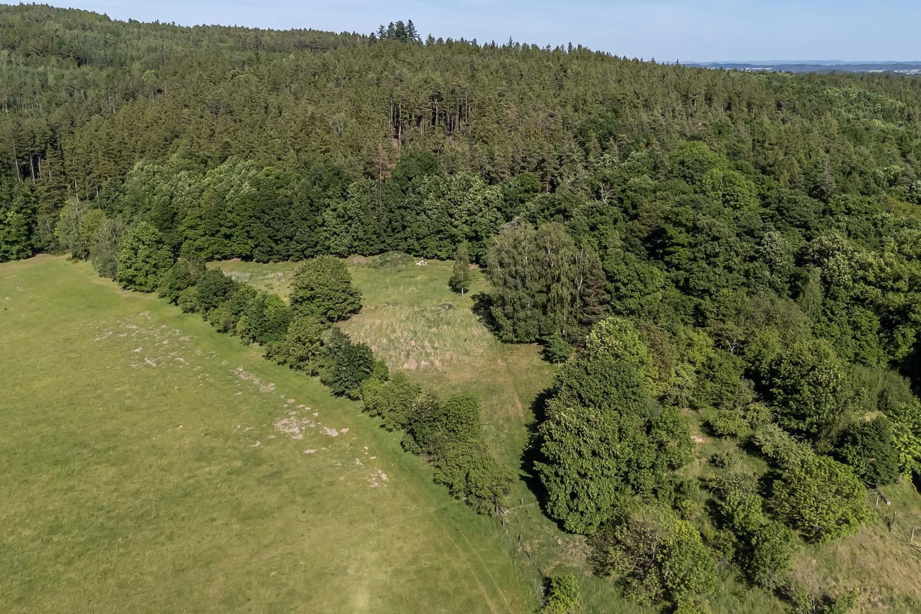 Prodej pozemku 4.612 m², Hluboš, Středočeský kraj Prodej pozemku 4.612 m², Hluboš, Středočeský kraj