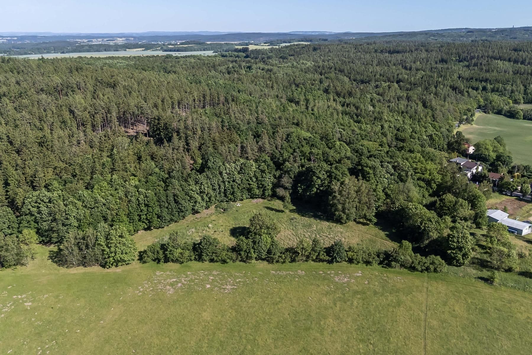 Prodej pozemku 4.612 m², Hluboš, Středočeský kraj Prodej pozemku 4.612 m², Hluboš, Středočeský kraj