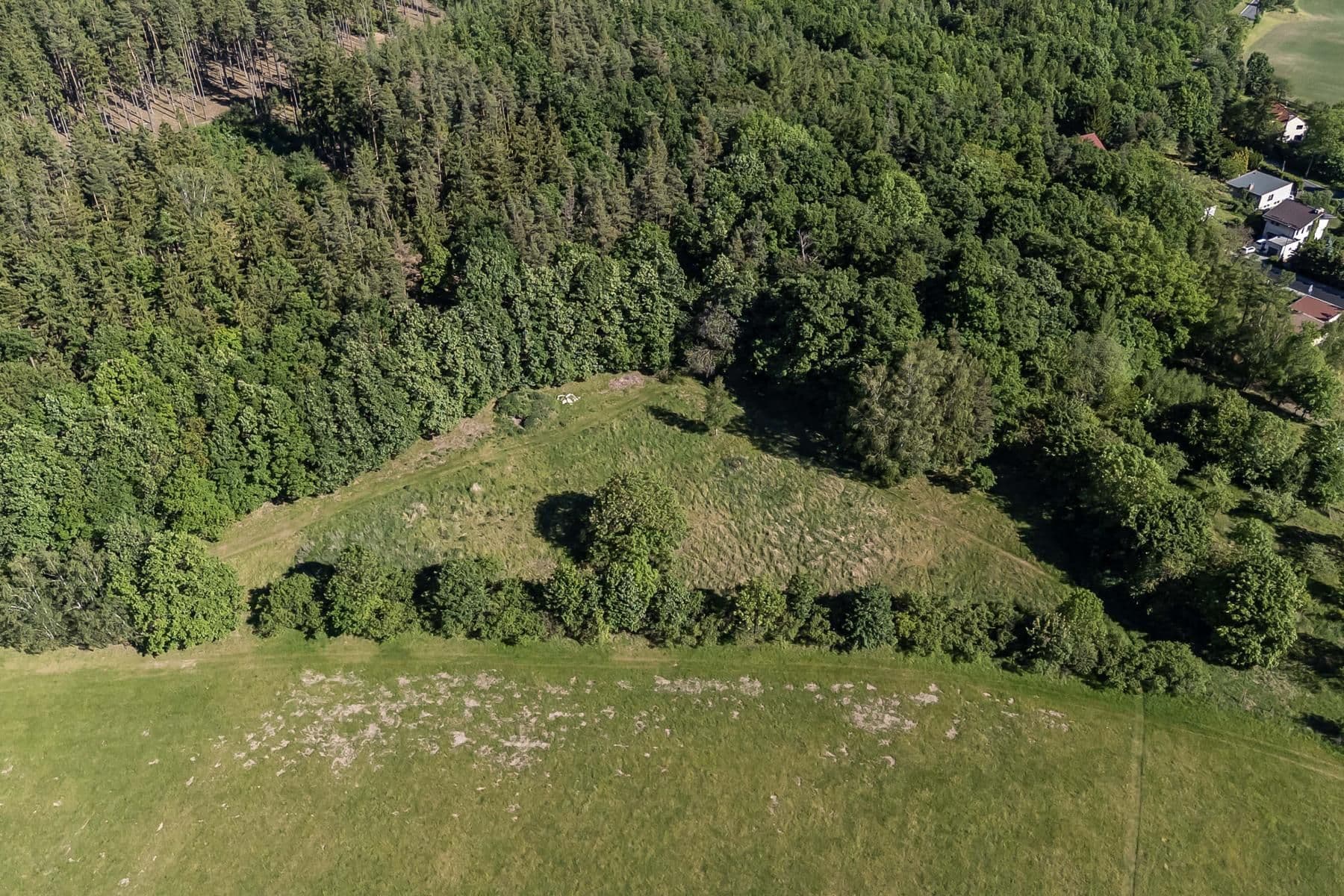 Prodej pozemku 4.612 m², Hluboš, Středočeský kraj Prodej pozemku 4.612 m², Hluboš, Středočeský kraj