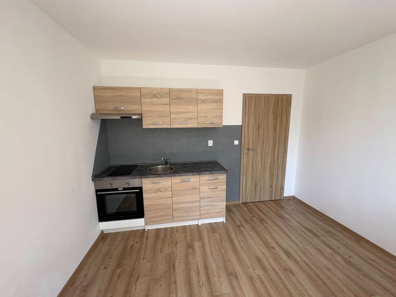 Pronájem bytu 1+kk 20 m², Železničářská, Česká Lípa, Liberecký kraj Pronájem bytu 1+kk 20 m², Železničářská, Česká Lípa, Liberecký kraj