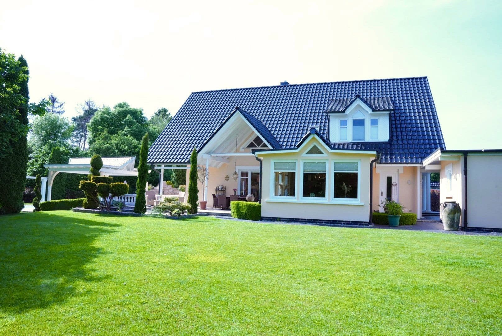 Prodej domu 200 m², pozemek 2.094 m², Lilienthal, Dolní Sasko Prodej domu 200 m², pozemek 2.094 m², Lilienthal, Dolní Sasko