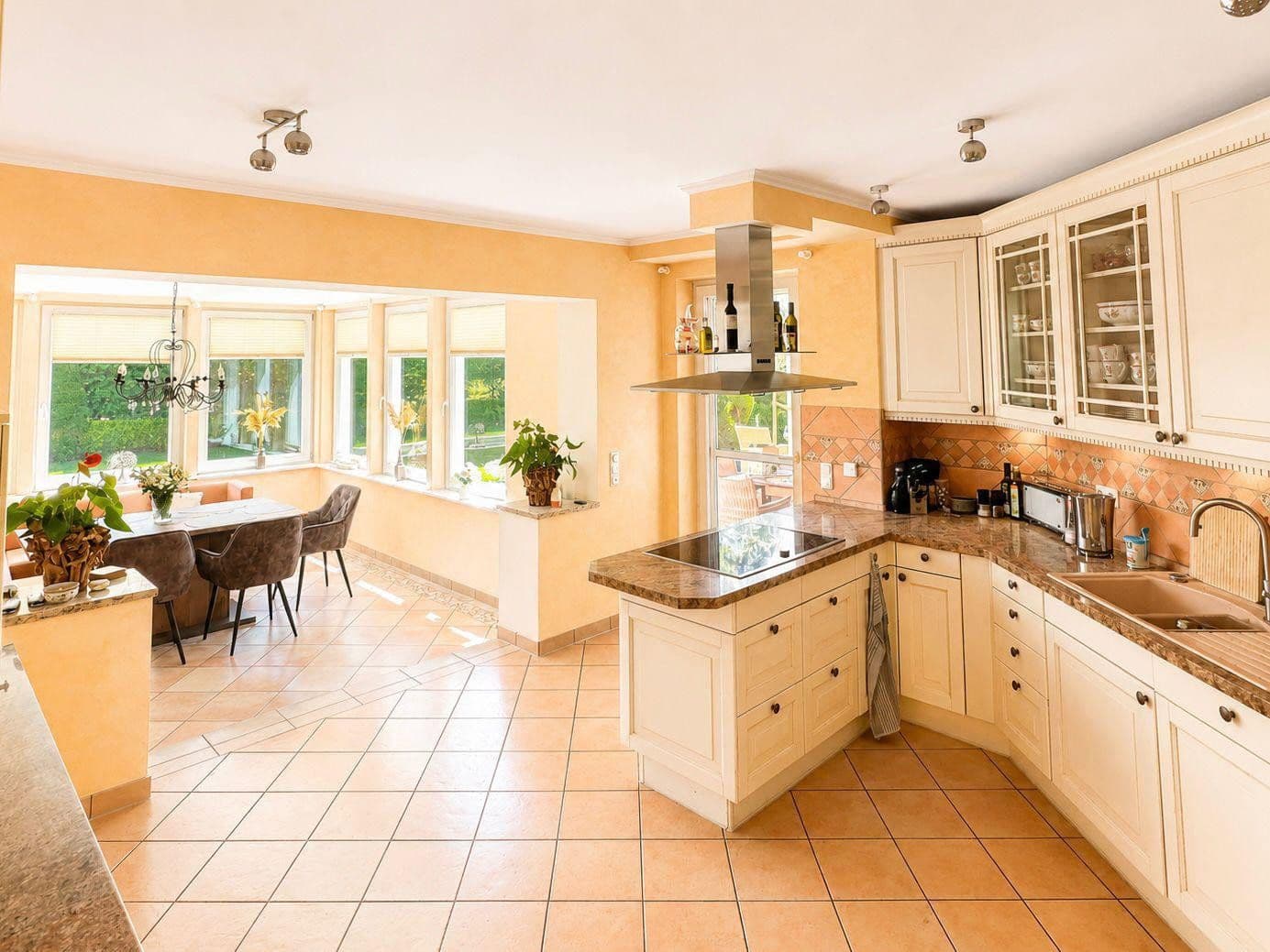 Prodej domu 200 m², pozemek 2.094 m², Lilienthal, Dolní Sasko Prodej domu 200 m², pozemek 2.094 m², Lilienthal, Dolní Sasko