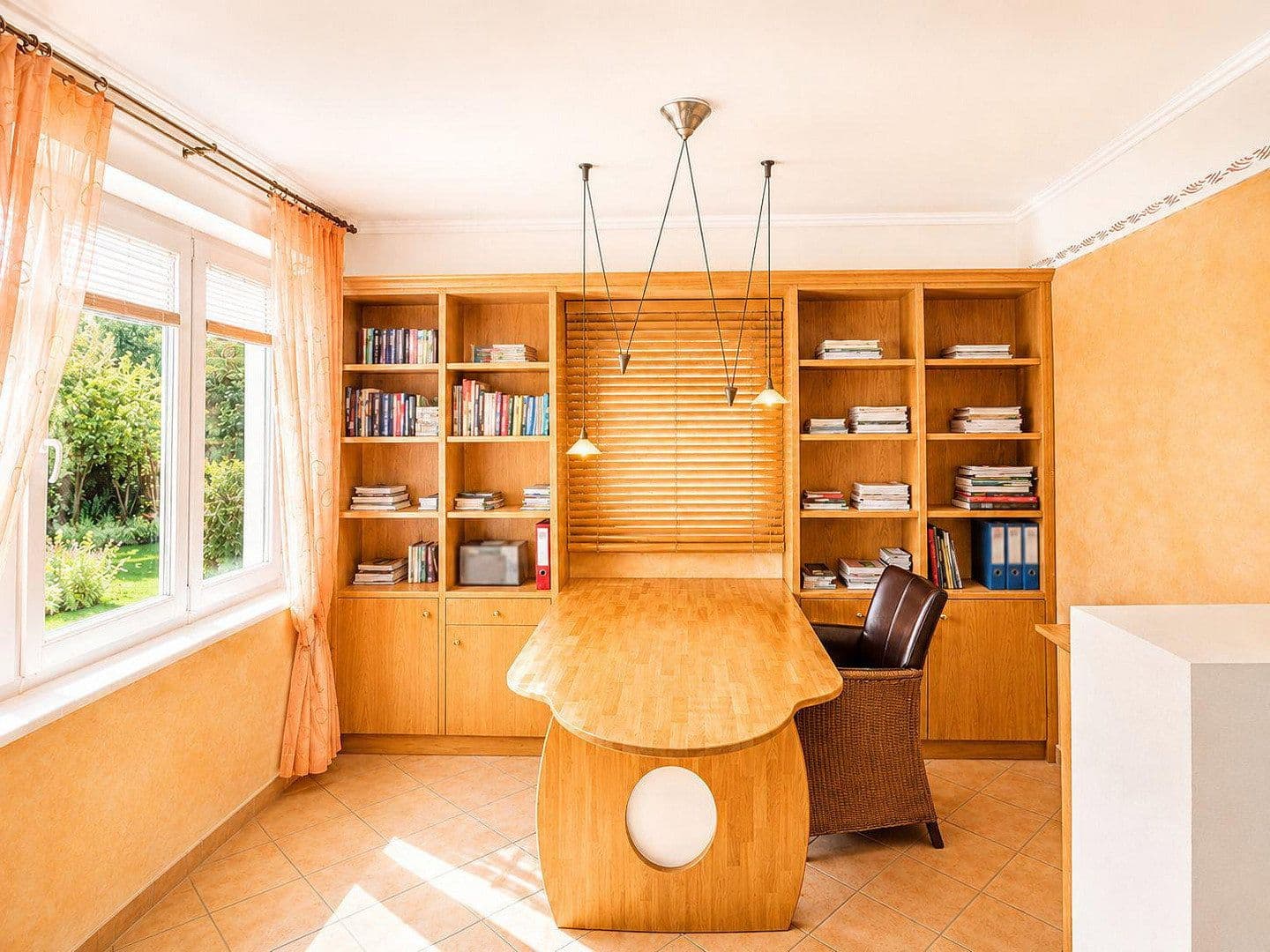 Prodej domu 200 m², pozemek 2.094 m², Lilienthal, Dolní Sasko Prodej domu 200 m², pozemek 2.094 m², Lilienthal, Dolní Sasko