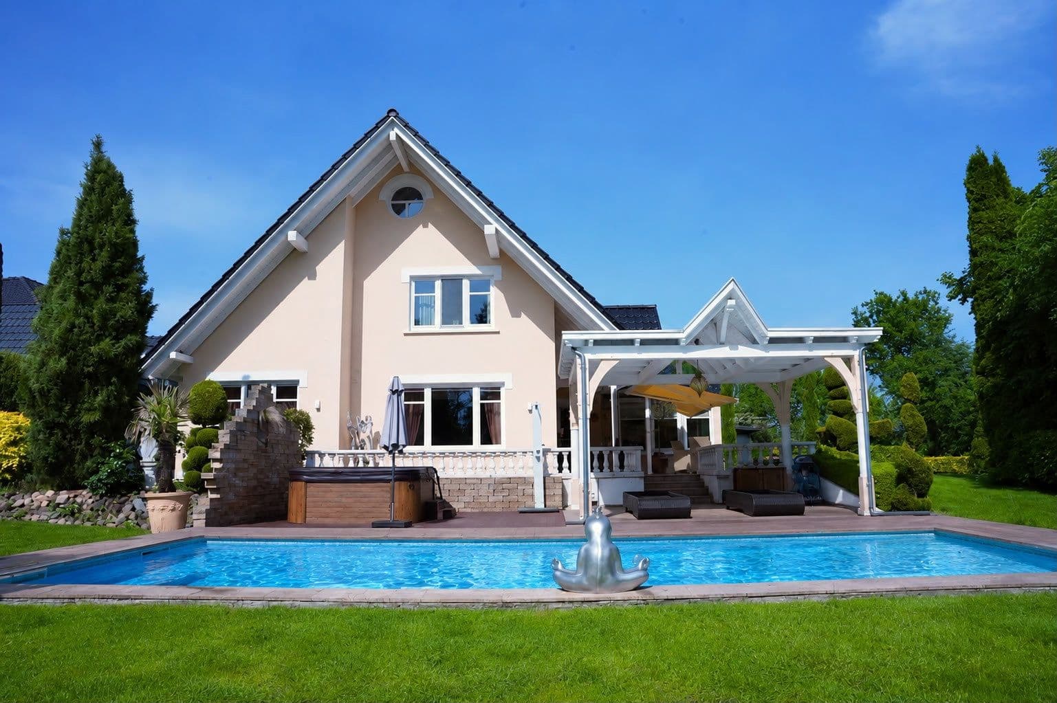 Prodej domu 200 m², pozemek 2.094 m², Lilienthal, Dolní Sasko Prodej domu 200 m², pozemek 2.094 m², Lilienthal, Dolní Sasko