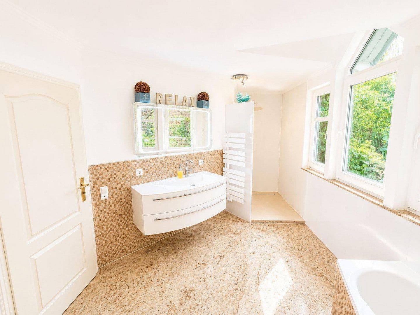 Prodej domu 200 m², pozemek 2.094 m², Lilienthal, Dolní Sasko Prodej domu 200 m², pozemek 2.094 m², Lilienthal, Dolní Sasko