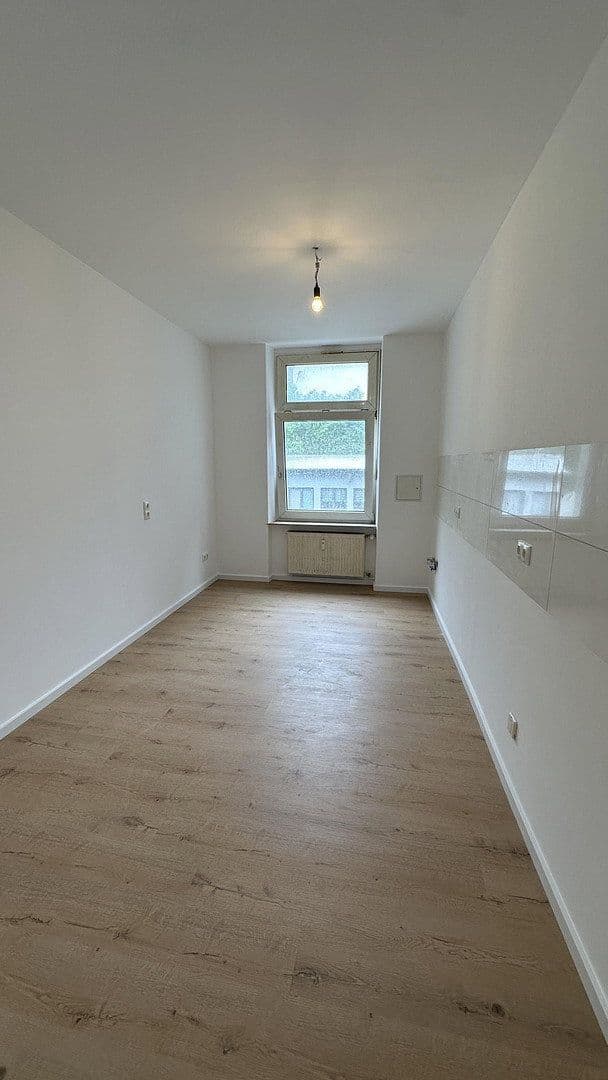 Pronájem bytu 4+1 95 m², Wuppertal, Severní Porýní-Vestfálsko Pronájem bytu 4+1 95 m², Wuppertal, Severní Porýní-Vestfálsko