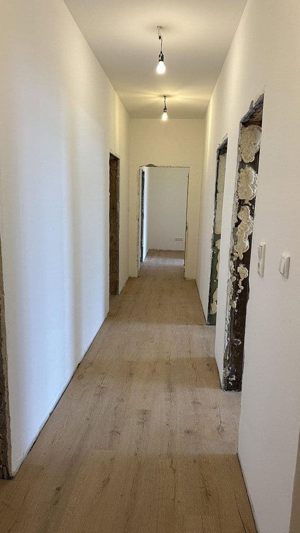 Pronájem bytu 4+1 95 m², Wuppertal, Severní Porýní-Vestfálsko Pronájem bytu 4+1 95 m², Wuppertal, Severní Porýní-Vestfálsko