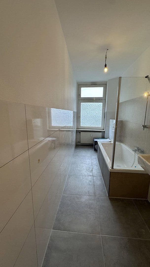 Pronájem bytu 4+1 95 m², Wuppertal, Severní Porýní-Vestfálsko Pronájem bytu 4+1 95 m², Wuppertal, Severní Porýní-Vestfálsko