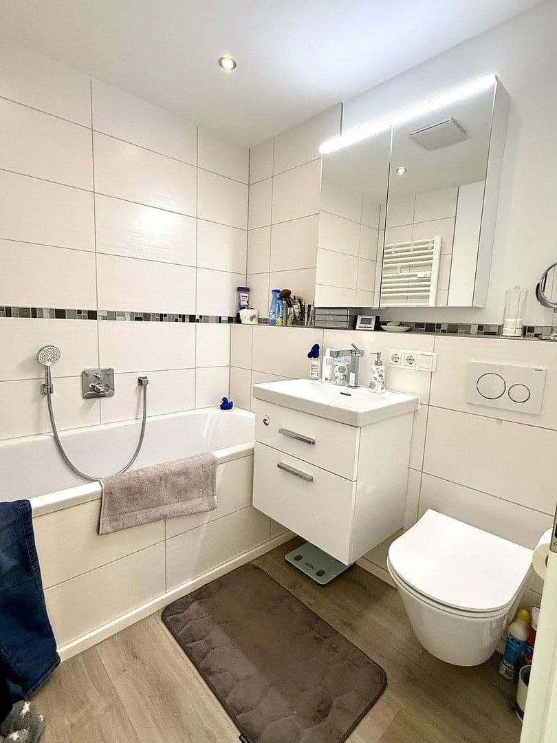 Prodej bytu 4+1 138 m², Am See 12, Haar, Bavorsko Prodej bytu 4+1 138 m², Am See 12, Haar, Bavorsko
