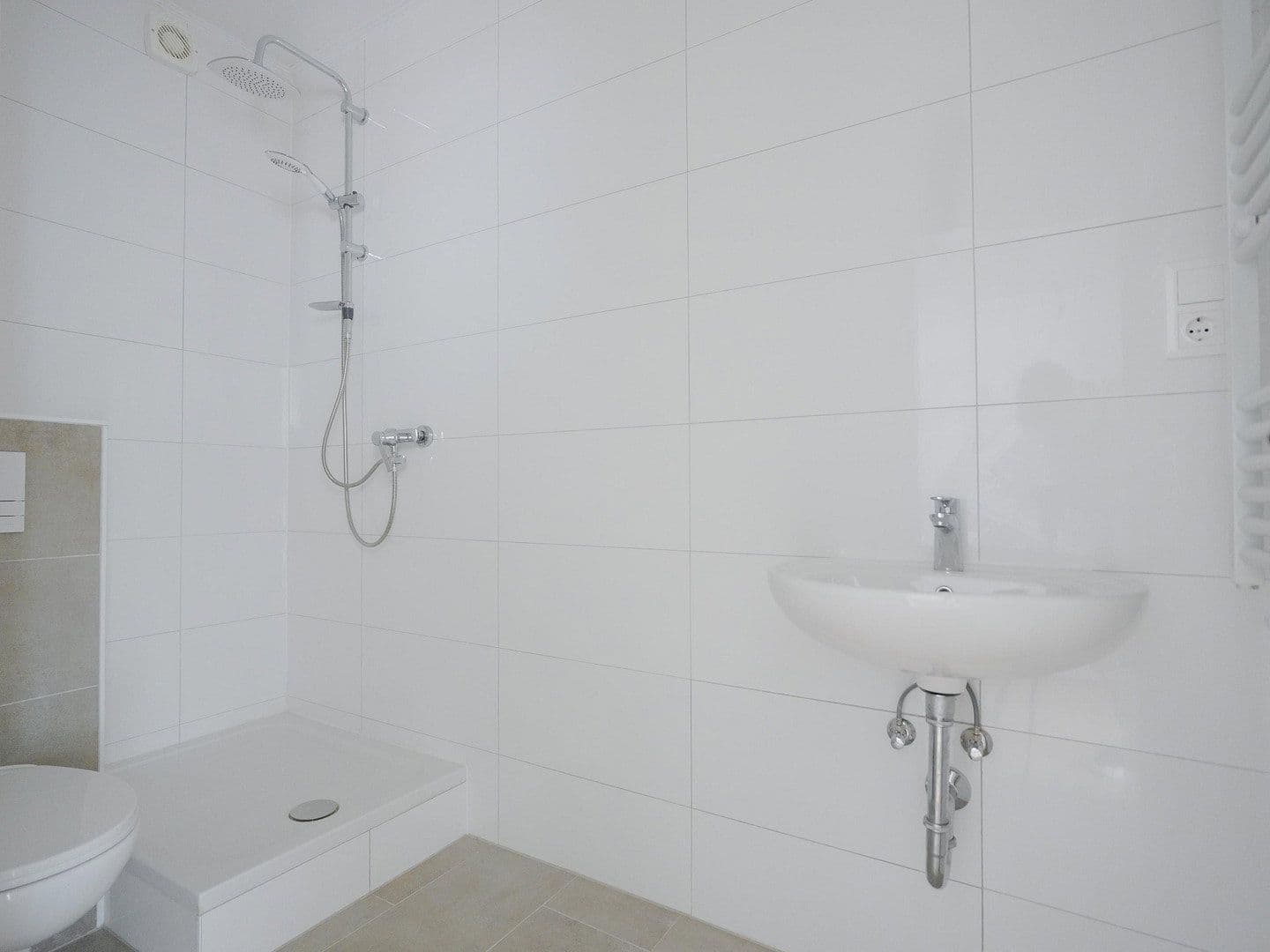 Pronájem bytu 2+1 65 m², Siemensstraße 52, Düsseldorf, Severní Porýní-Vestfálsko Pronájem bytu 2+1 65 m², Siemensstraße 52, Düsseldorf, Severní Porýní-Vestfálsko