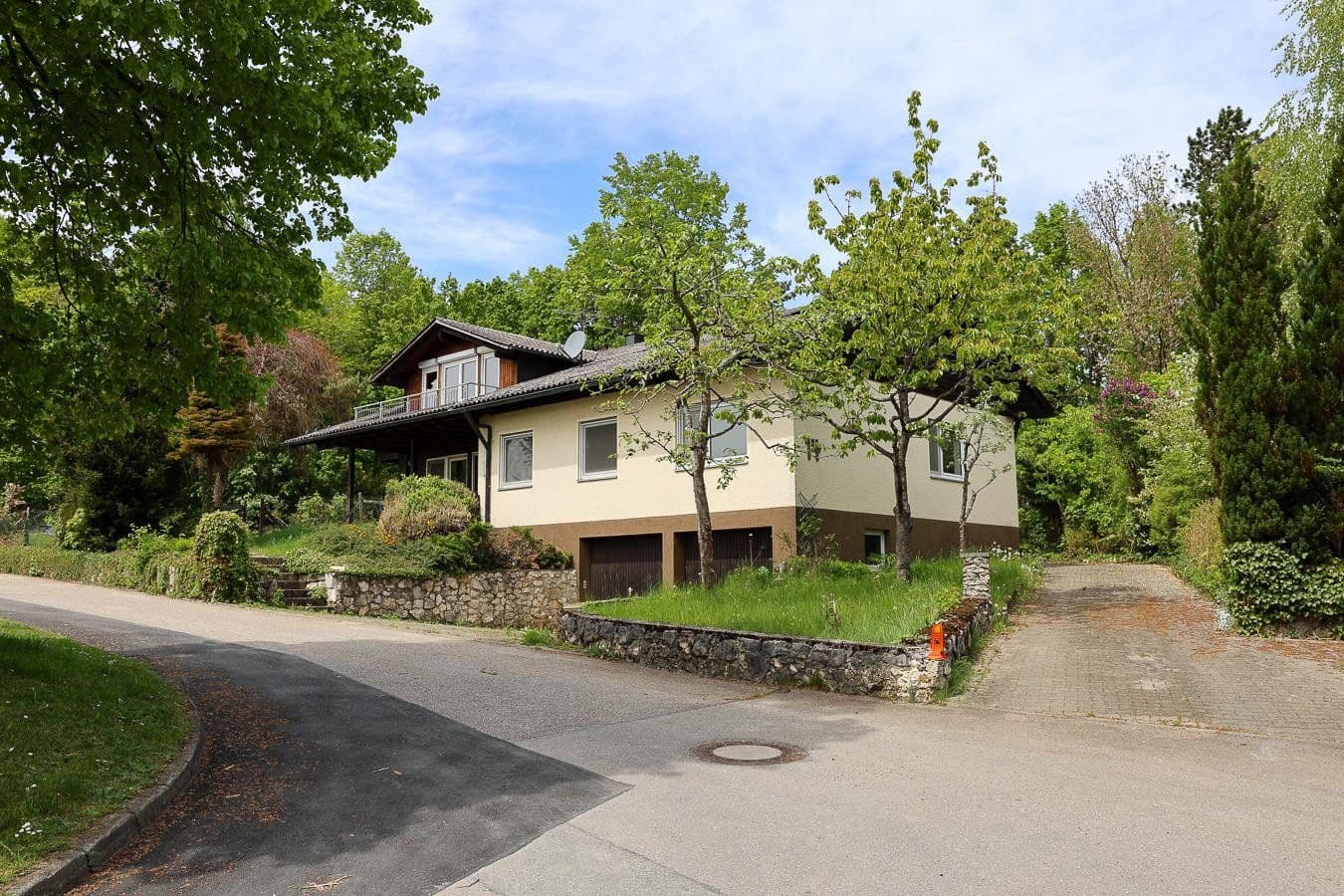 Prodej domu 222 m², pozemek 912 m², Hayingen, Bádensko-Württembersko Prodej domu 222 m², pozemek 912 m², Hayingen, Bádensko-Württembersko