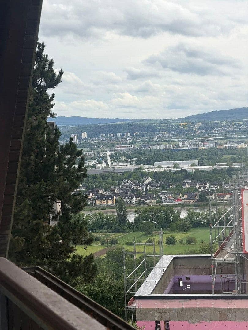 Prodej domu 161 m², pozemek 669 m², Ringstraße 83, Weitersburg, Porýní-Falc Prodej domu 161 m², pozemek 669 m², Ringstraße 83, Weitersburg, Porýní-Falc
