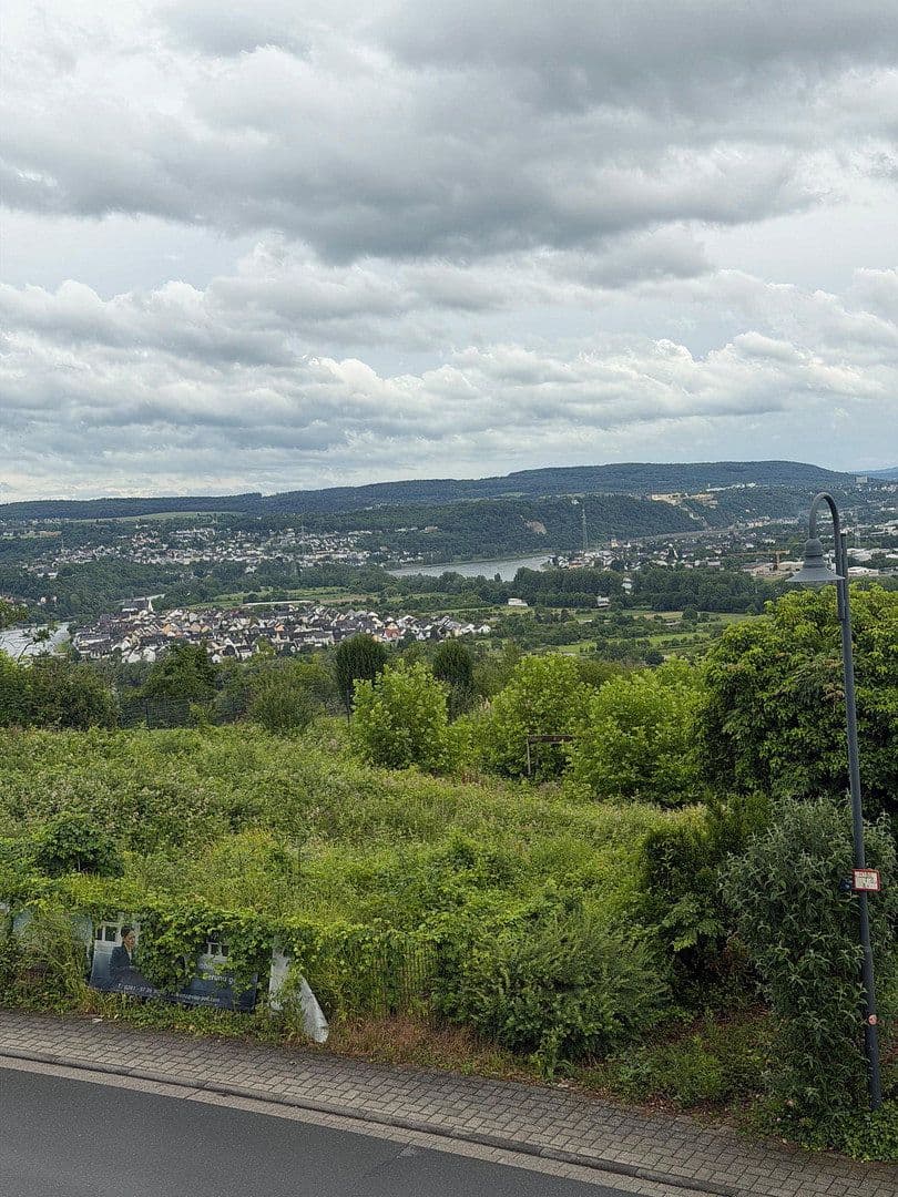 Prodej domu 161 m², pozemek 669 m², Ringstraße 83, Weitersburg, Porýní-Falc Prodej domu 161 m², pozemek 669 m², Ringstraße 83, Weitersburg, Porýní-Falc