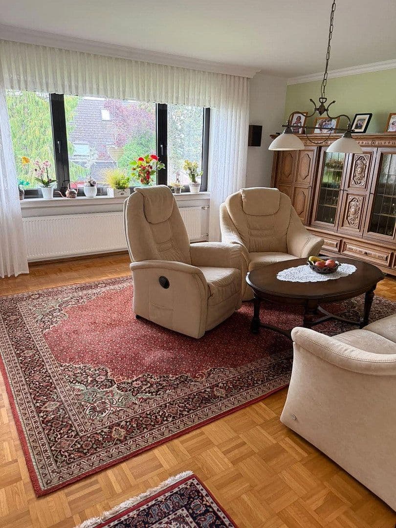 Prodej domu 161 m², pozemek 669 m², Ringstraße 83, Weitersburg, Porýní-Falc Prodej domu 161 m², pozemek 669 m², Ringstraße 83, Weitersburg, Porýní-Falc