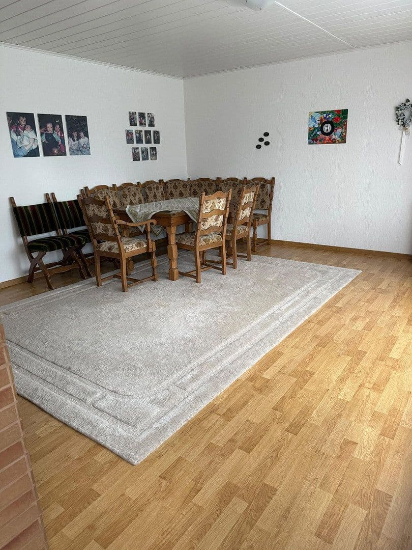 Prodej domu 161 m², pozemek 669 m², Ringstraße 83, Weitersburg, Porýní-Falc Prodej domu 161 m², pozemek 669 m², Ringstraße 83, Weitersburg, Porýní-Falc