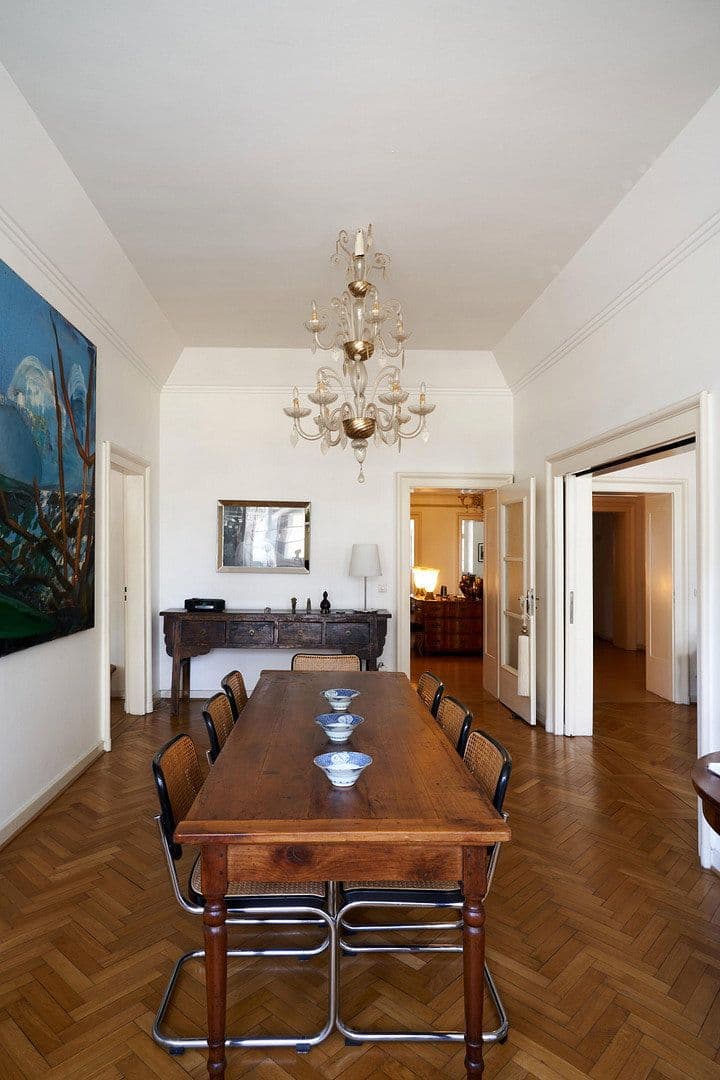 Prodej bytu 6+1 178 m², Düsseldorf, Severní Porýní-Vestfálsko Prodej bytu 6+1 178 m², Düsseldorf, Severní Porýní-Vestfálsko