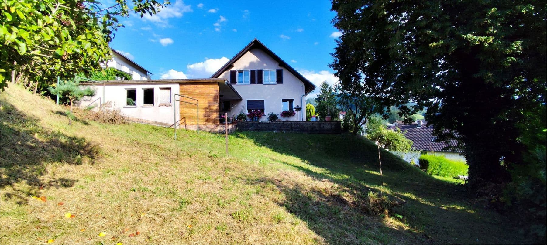 Prodej domu 200 m², pozemek 800 m², Jahnstraße 17, Oppenau, Bádensko-Württembersko Prodej domu 200 m², pozemek 800 m², Jahnstraße 17, Oppenau, Bádensko-Württembersko