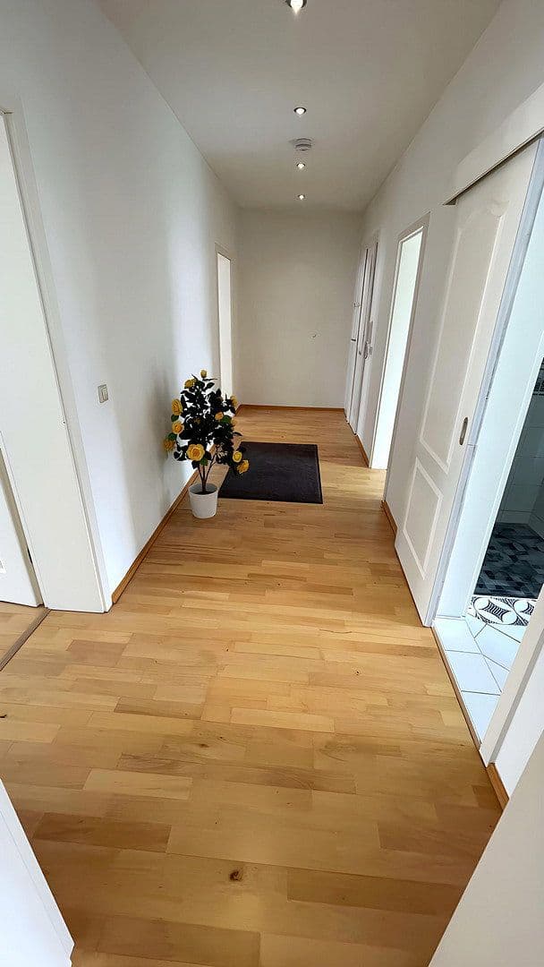 Pronájem bytu 3+1 75 m², Reginenstr. 18, Leipzig, Sasko Pronájem bytu 3+1 75 m², Reginenstr. 18, Leipzig, Sasko