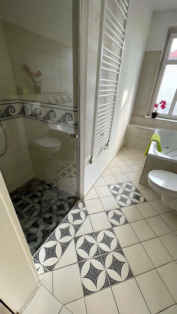 Pronájem bytu 3+1 75 m², Reginenstr. 18, Leipzig, Sasko Pronájem bytu 3+1 75 m², Reginenstr. 18, Leipzig, Sasko