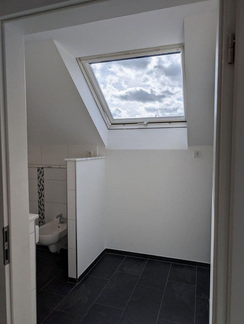 Pronájem bytu 2+1 120 m², Wuppertal, Severní Porýní-Vestfálsko Pronájem bytu 2+1 120 m², Wuppertal, Severní Porýní-Vestfálsko