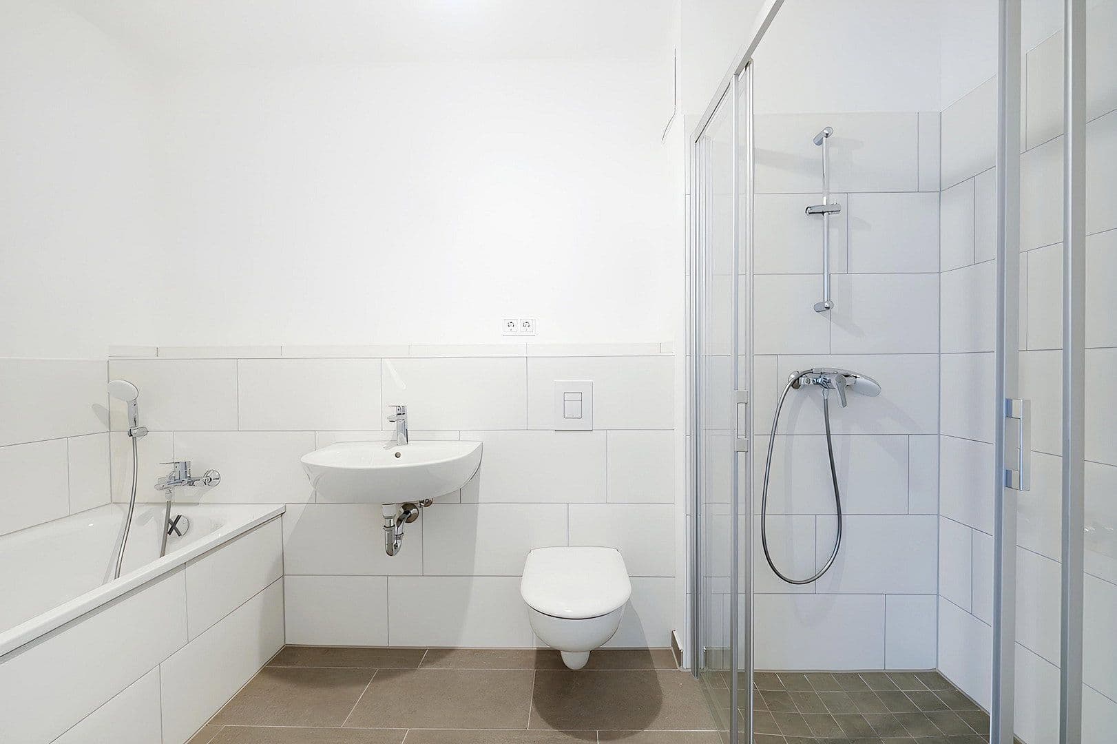 Pronájem bytu 3+1 82 m², Elsa-Neumann-Straße 45, Berlin, Berlín Pronájem bytu 3+1 82 m², Elsa-Neumann-Straße 45, Berlin, Berlín