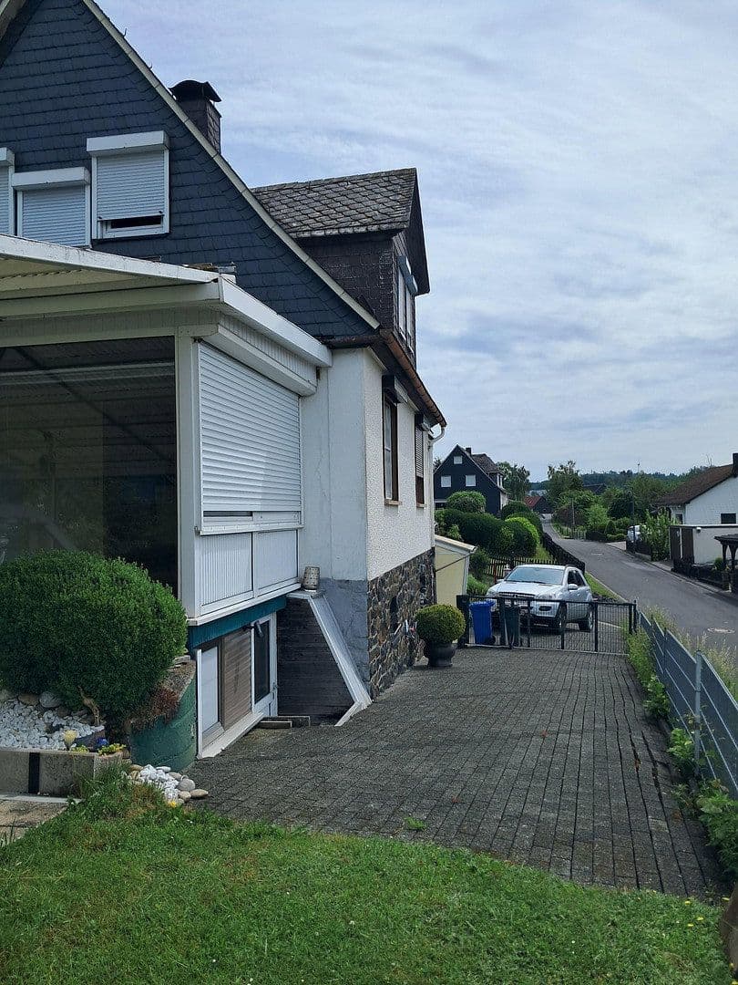 Prodej domu 115 m², pozemek 1.065 m², Bad Laasphe, Severní Porýní-Vestfálsko Prodej domu 115 m², pozemek 1.065 m², Bad Laasphe, Severní Porýní-Vestfálsko