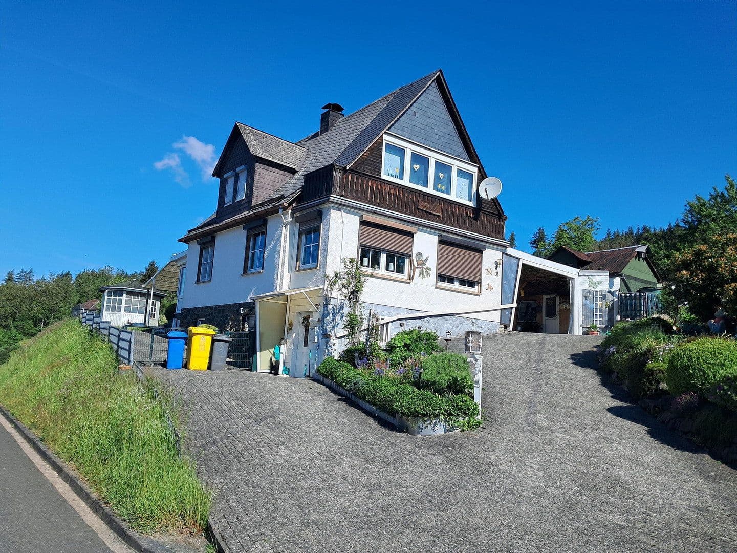 Prodej domu 115 m², pozemek 1.065 m², Bad Laasphe, Severní Porýní-Vestfálsko Prodej domu 115 m², pozemek 1.065 m², Bad Laasphe, Severní Porýní-Vestfálsko