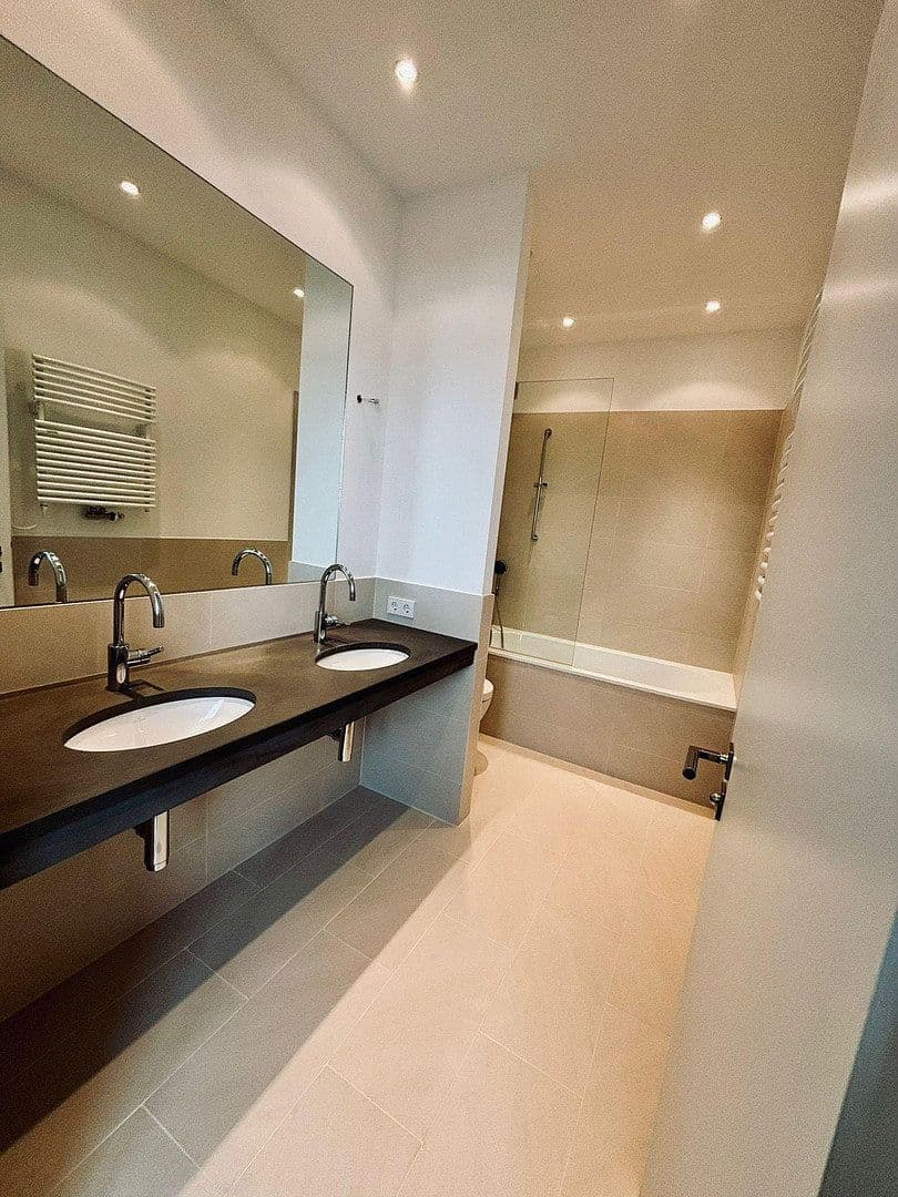 Prodej bytu 5+1 229 m², Berlin, Berlín Prodej bytu 5+1 229 m², Berlin, Berlín