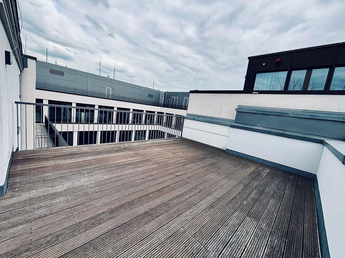 Prodej bytu 5+1 229 m², Berlin, Berlín Prodej bytu 5+1 229 m², Berlin, Berlín