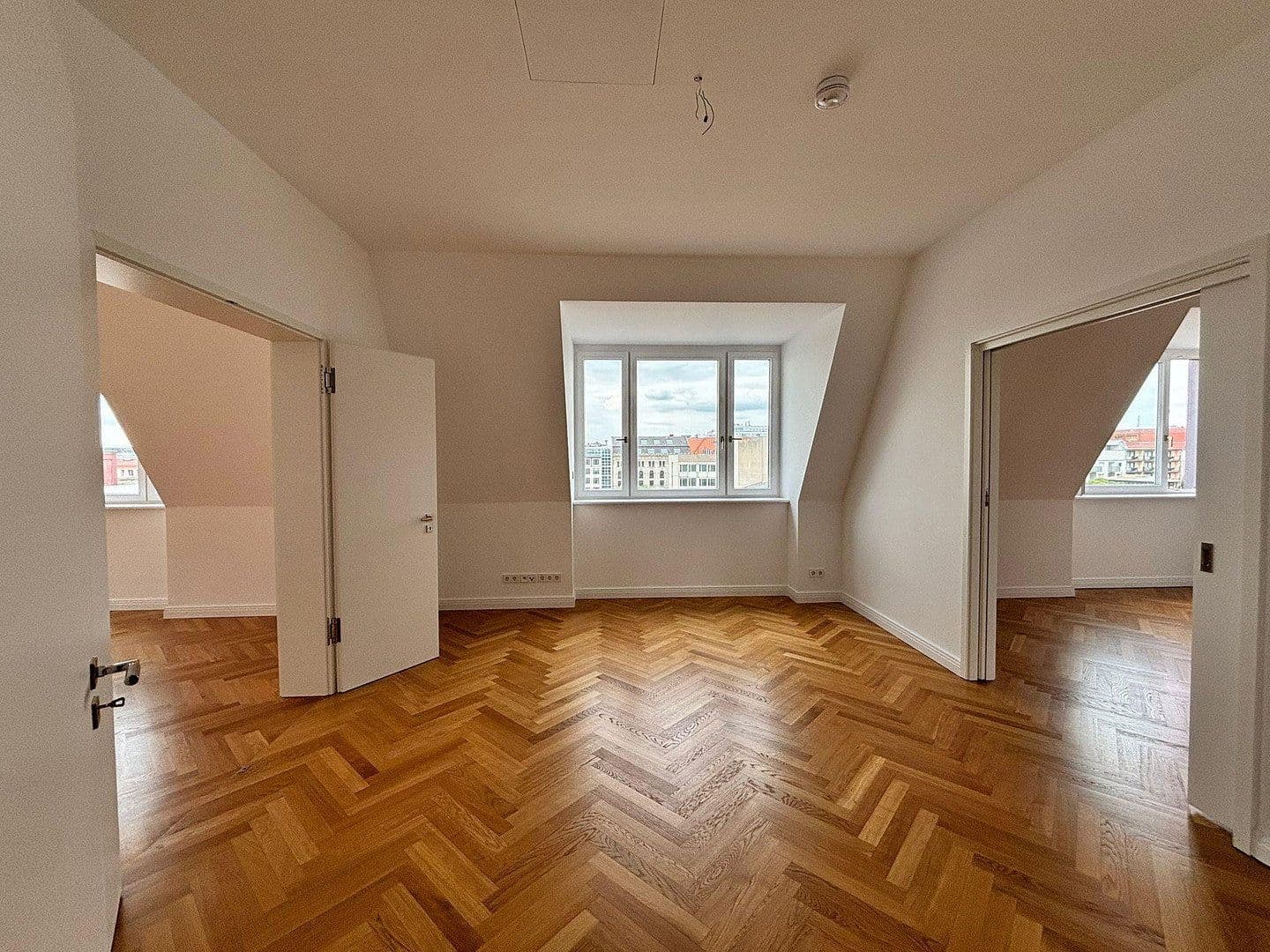 Prodej bytu 5+1 229 m², Berlin, Berlín Prodej bytu 5+1 229 m², Berlin, Berlín