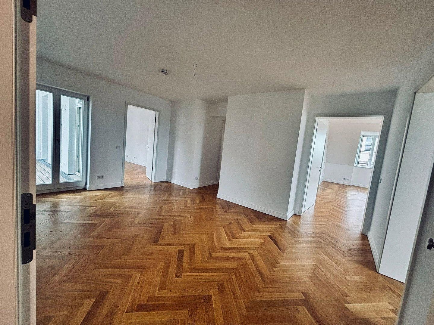 Prodej bytu 5+1 229 m², Berlin, Berlín Prodej bytu 5+1 229 m², Berlin, Berlín
