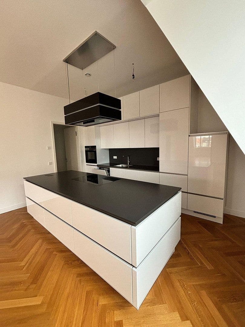 Prodej bytu 5+1 229 m², Berlin, Berlín Prodej bytu 5+1 229 m², Berlin, Berlín