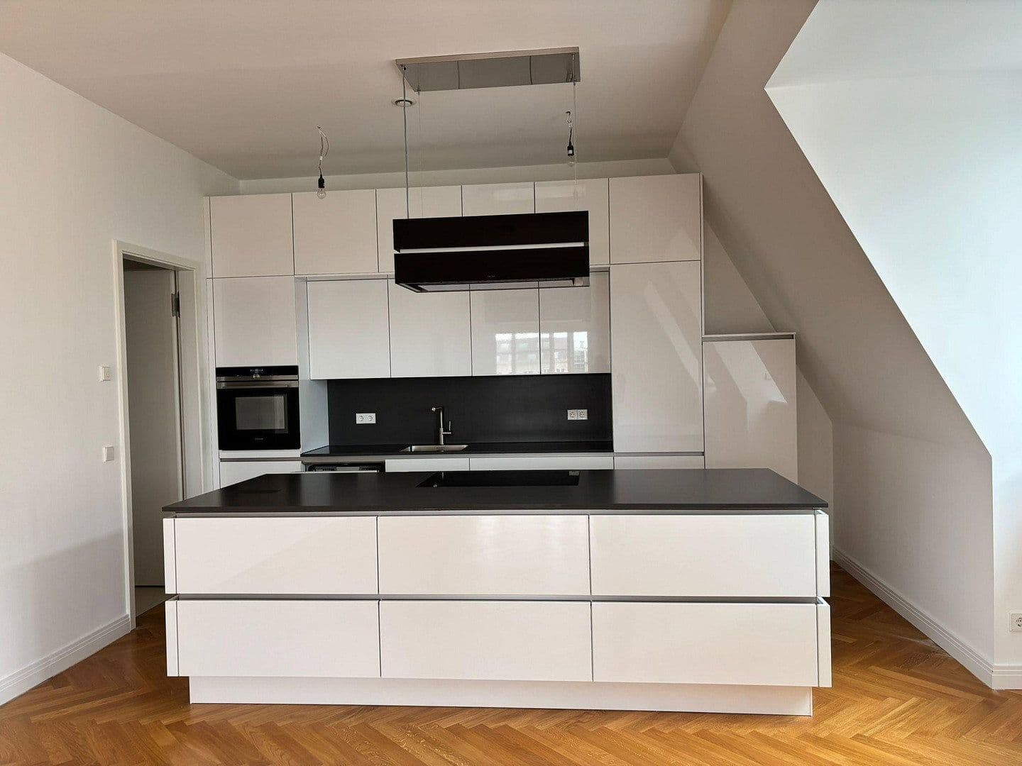 Prodej bytu 5+1 229 m², Berlin, Berlín Prodej bytu 5+1 229 m², Berlin, Berlín