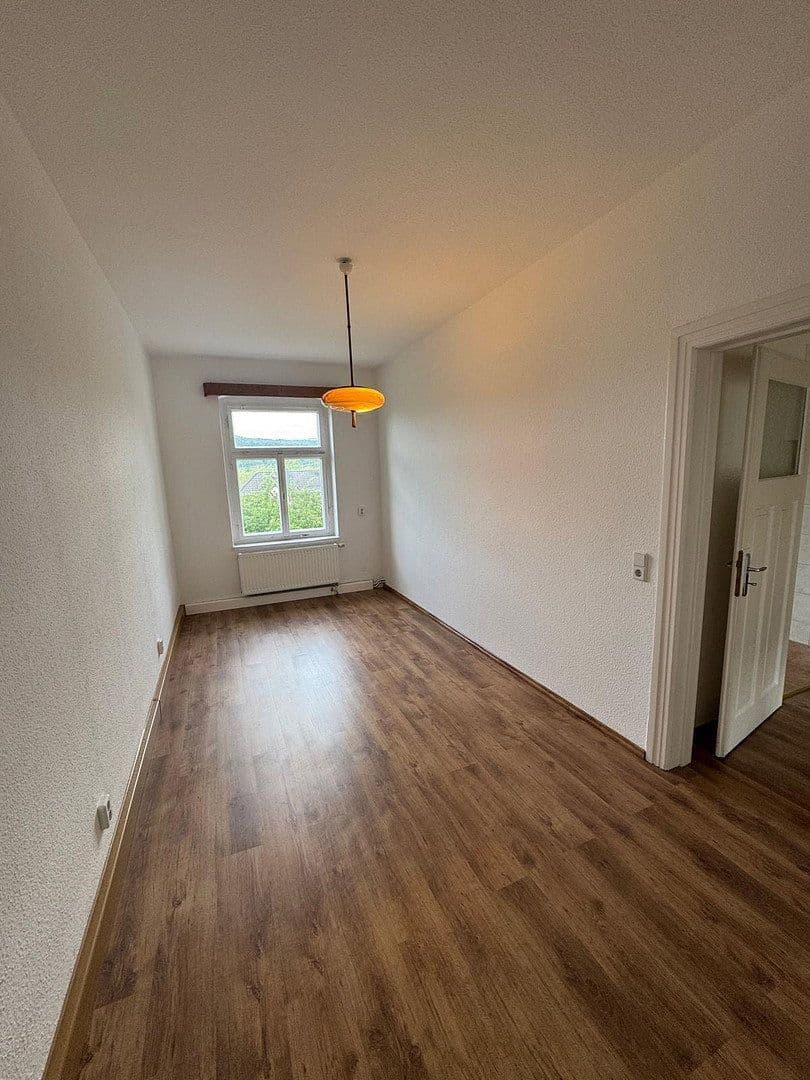 Pronájem bytu 2+kk 70 m², Schwarzenberger Str. 75, Aue-Bad Schlema, Sasko Pronájem bytu 2+kk 70 m², Schwarzenberger Str. 75, Aue-Bad Schlema, Sasko