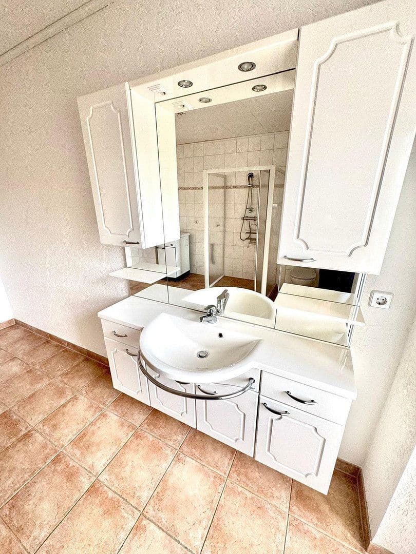 Pronájem bytu 2+kk 70 m², Schwarzenberger Str. 75, Aue-Bad Schlema, Sasko Pronájem bytu 2+kk 70 m², Schwarzenberger Str. 75, Aue-Bad Schlema, Sasko