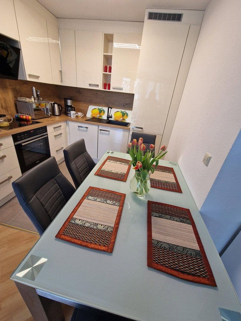 Prodej bytu 2+1 50 m², Edelweißstraße 24, Berlin, Berlín Prodej bytu 2+1 50 m², Edelweißstraße 24, Berlin, Berlín